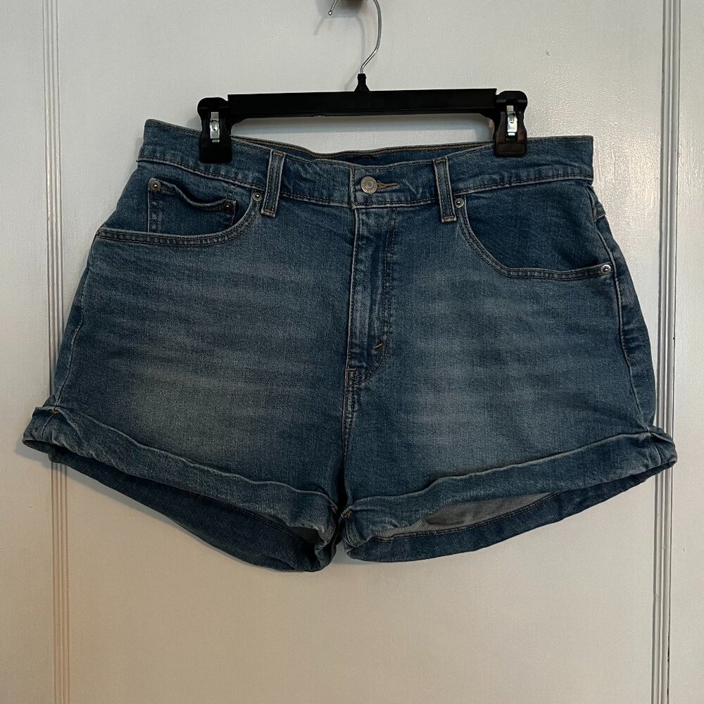 Levi’s Women’s Jean Shorts Sz 32 – Medium Wash Cuffed